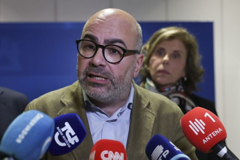 Governo faz maior investimento na compra de comboios em Portugal - ministro