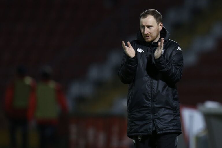 Cathro antevê 