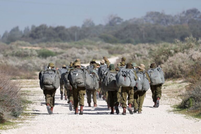 Exército israelita vai convocar 100 mil reservistas para ofensiva contra Teerão