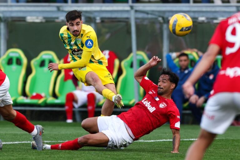Tondela e Santa Clara empatam em jogo de aflitos