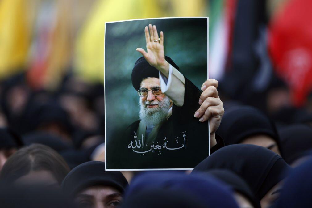 Hezbollah ataca Israel desde o Líbano e exército israelita retalia