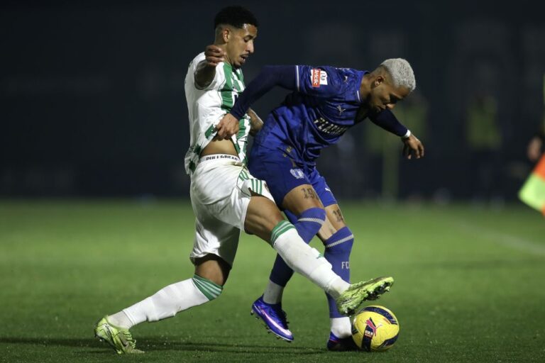Rio Ave empata com Famalicão e volta a pontuar após seis derrotas
