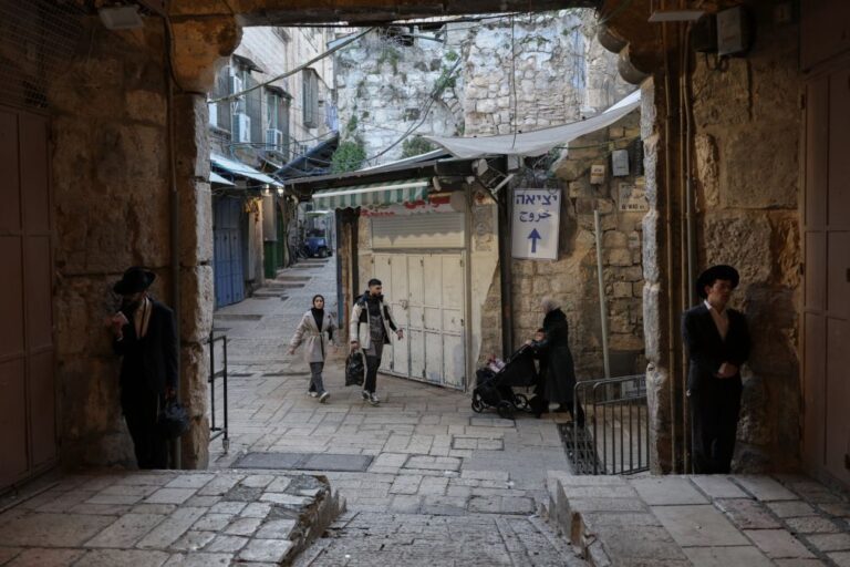 Cidade Velha de Jerusalém atingida após ataque iraniano