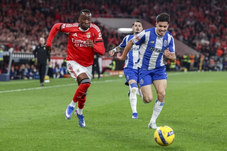 FC Porto 'desperdiça' vantagem de dois golos e empata na visita ao Benfica