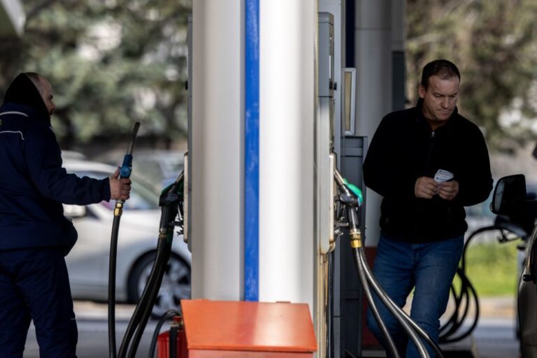 Preço do petróleo Brent mantém-se estável nos 88 dólares