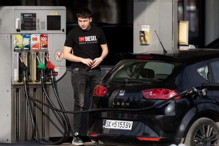 Petróleo Brent desce dos 100 dólares após reunião do G7
