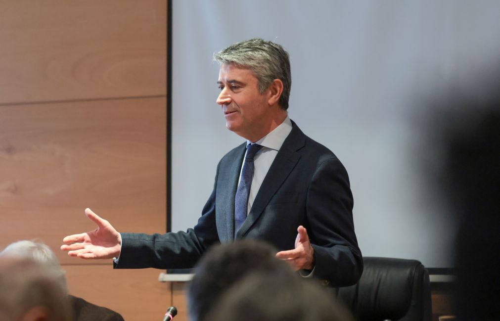 Carneiro aguarda conversa com Montenegro sobre órgãos externos do parlamento