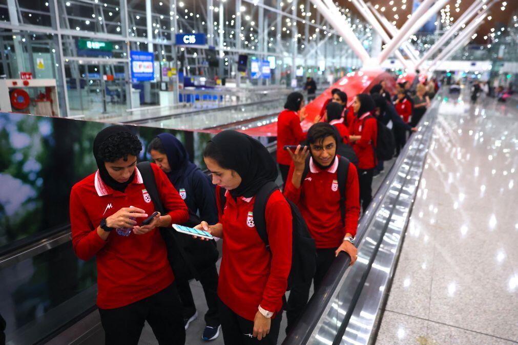 Irão: Seleção de futebol feminina é recebida em festa no regresso a Teerão