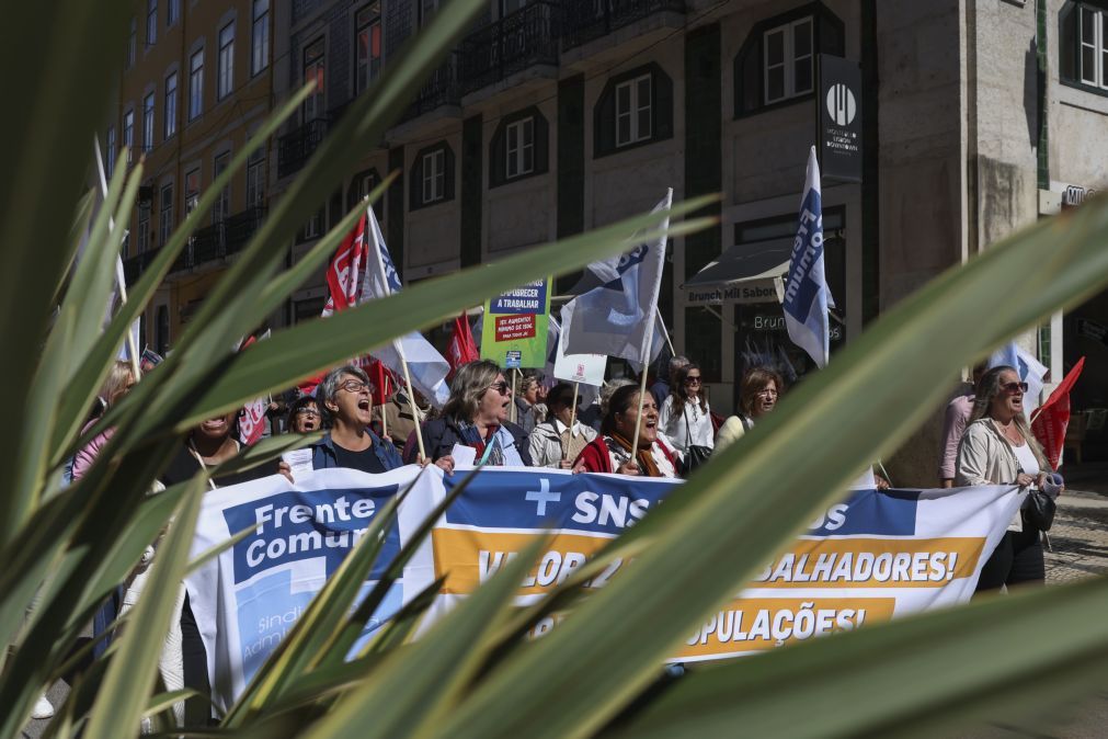 Cerca de 500 pessoas manifestam-se em Lisboa por aumentos no setor público