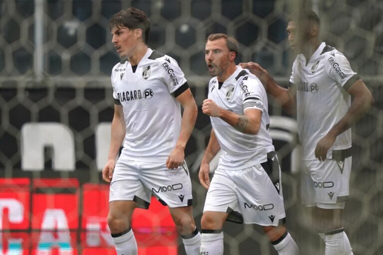 FIFA impede Vitória de Guimarães de contratar jogadores por tempo indeterminado