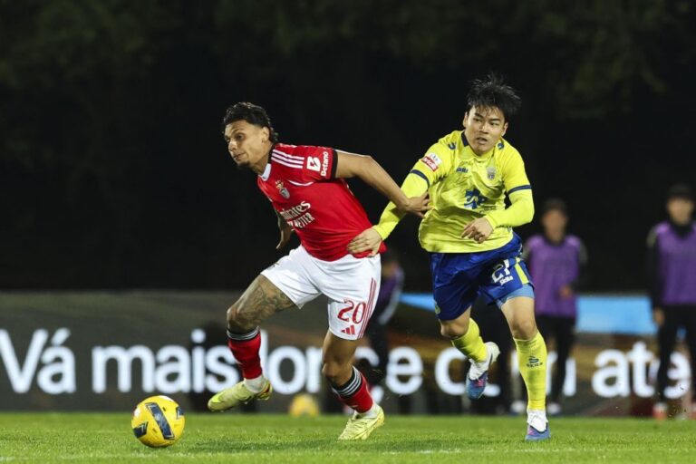 I Liga: Benfica iguala Sporting à condição ao ganhar em Arouca aos 90+6 minutos