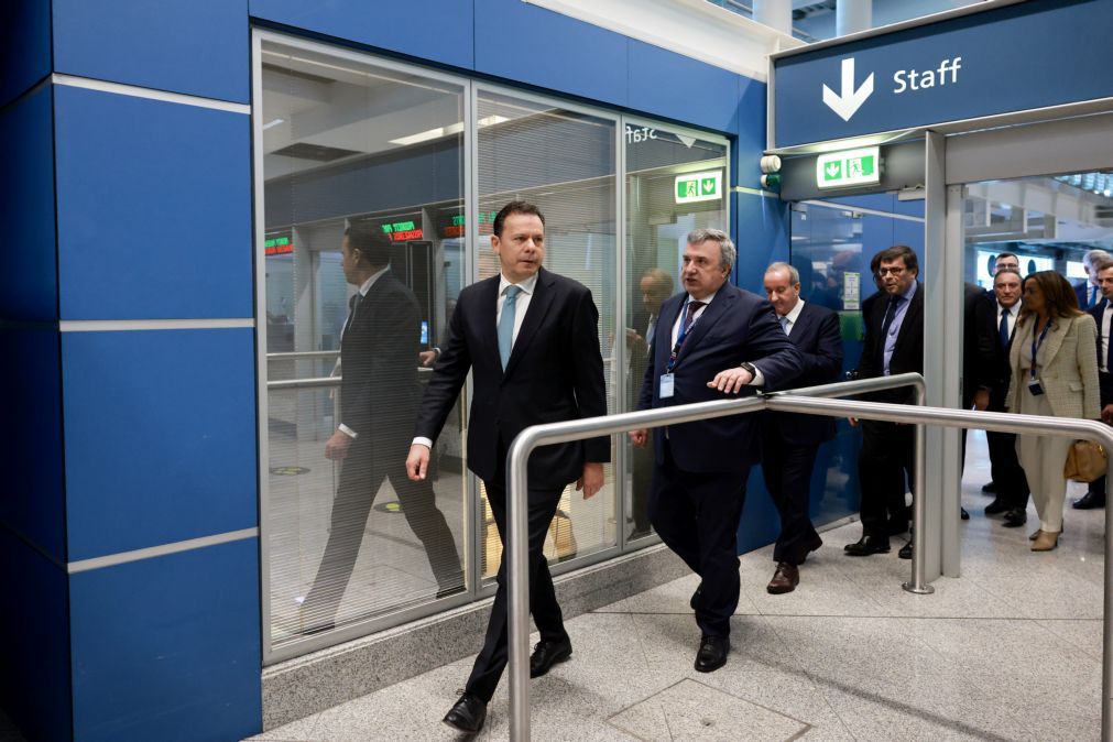 Montenegro adverte a Vinci que é possível “fazer mais e mais depressa” nos aeroportos