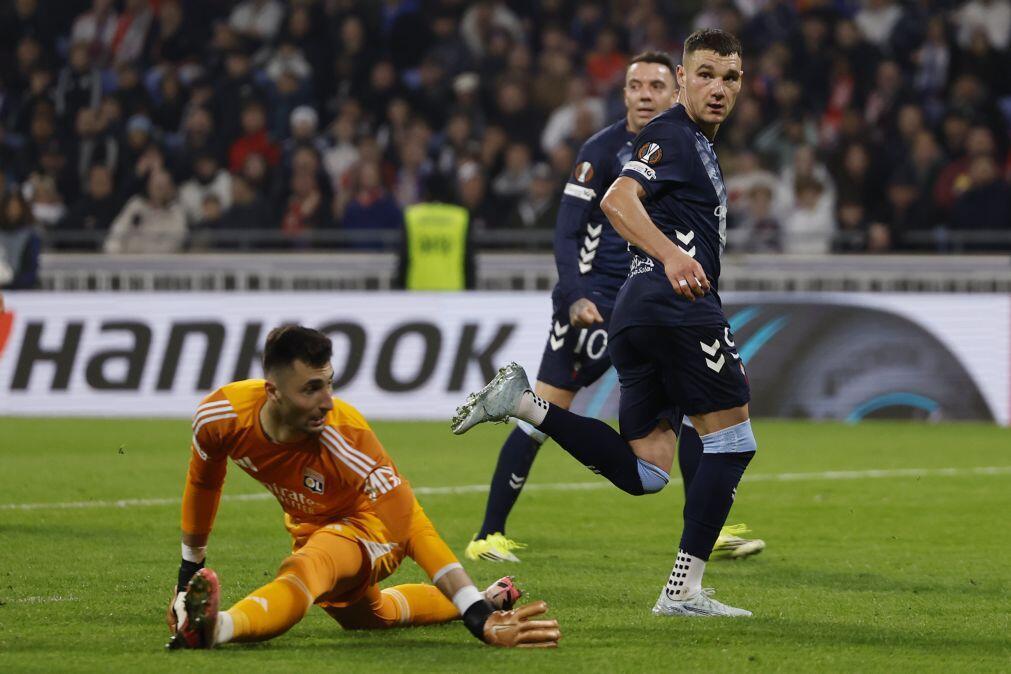 Lyon, de Paulo Fonseca, em inferioridade prematura e afastado pelo Celta