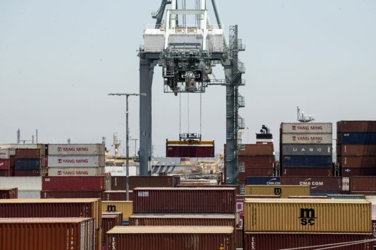 Parlamento iraniano quer cobrar portagem para passagem pelo estreito de Ormuz