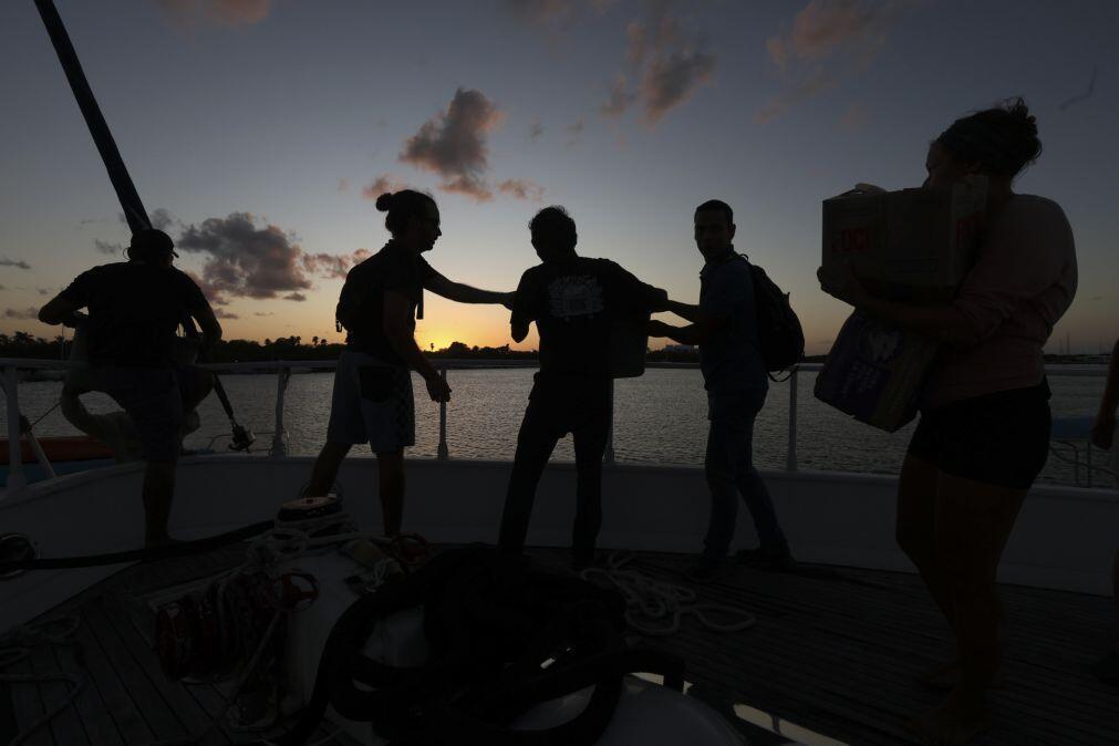 Navio com ajuda humanitária para Cuba chega terça-feira após novo adiamento