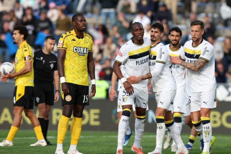 Famalicão alcança terceira vitória seguida e sobe ao quinto lugar da I Liga