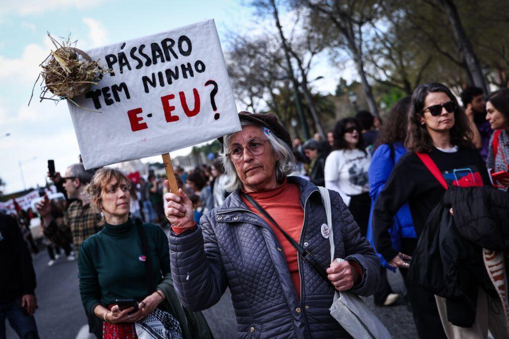 Centenas de pessoas em protesto em Lisboa pelo direito à habitação