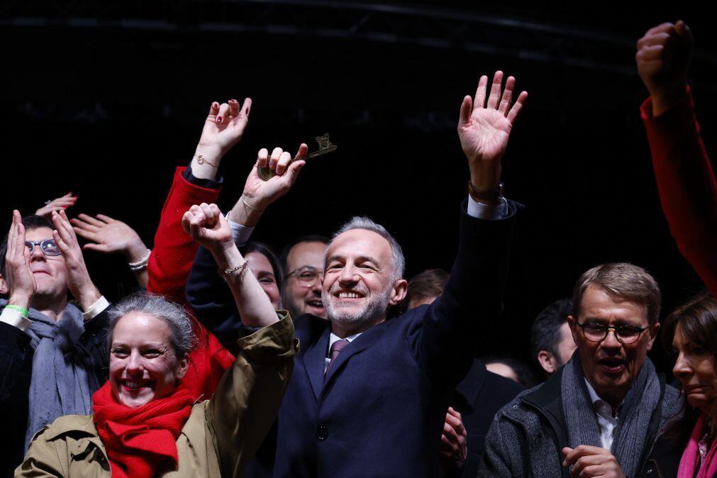 Emmanuel Grégoire vence eleições autárquicas em Paris que continua socialista