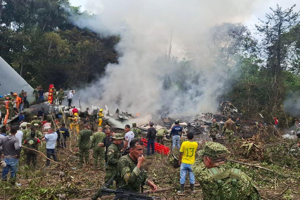 Pelo menos 66 mortos em queda de avião militar na Colômbia