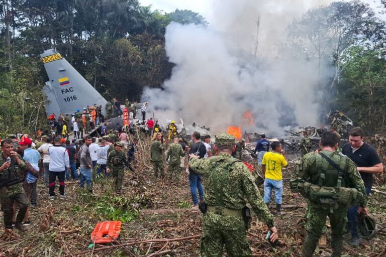 Pelo menos oito mortos e mais de 70 feridos na queda de avião militar no sul da Colômbia