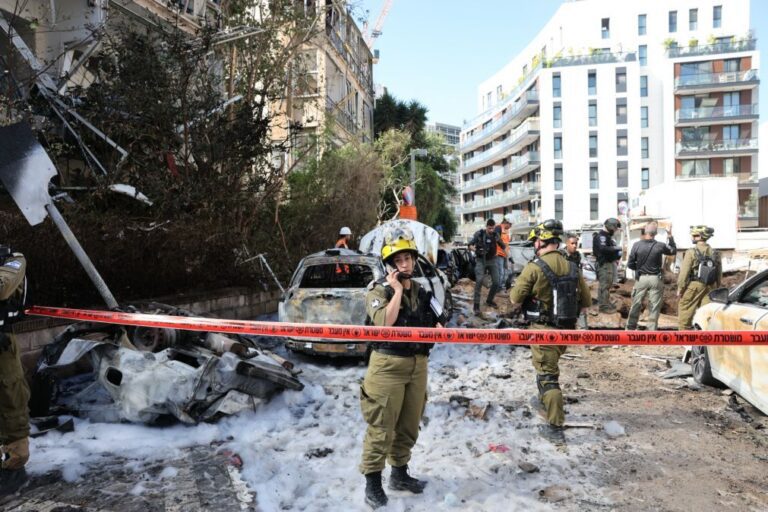 12 feridos em cidades próximas de Telavive após ataque iraniano