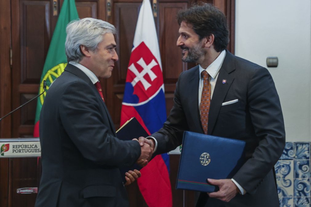 Portugal e Eslováquia assinam acordo de cooperação militar com interesse eslovaco em drones e KC-390