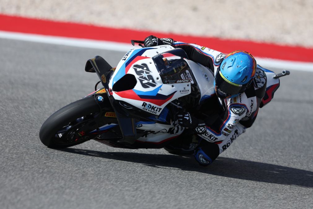 Miguel Oliveira no pódio da primeira corrida de Superbikes no Algarve