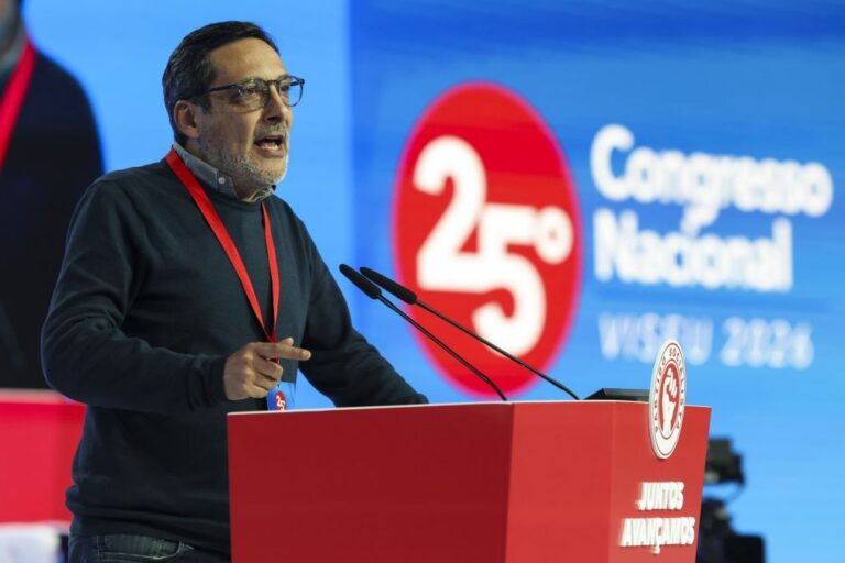 Governo passa o ano a aliar-se ao Chega e no fim pede ao PS que viabilize o OE - Mendonça Mendes