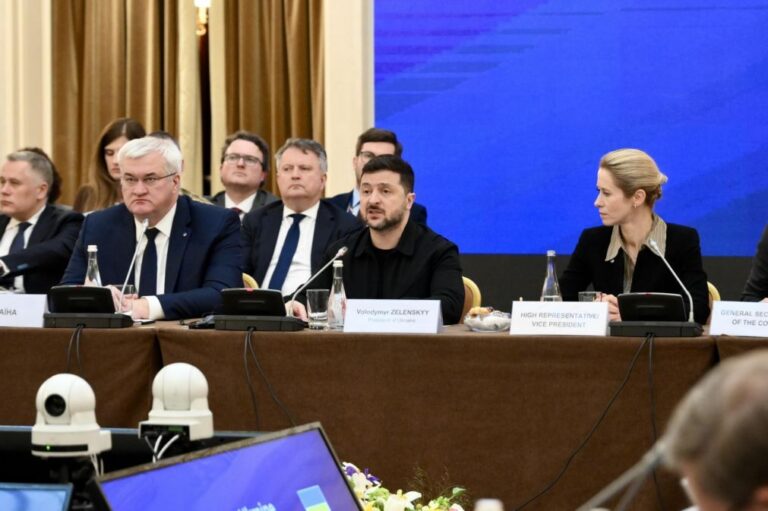 Ucrânia: Zelensky confiante na capacidade da UE para desbloquear empréstimo