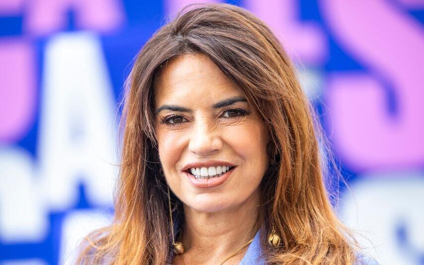Bárbara Guimarães Tapa rosto do novo namorado e é criticada: “Mostra a cara para ver se é bonito”