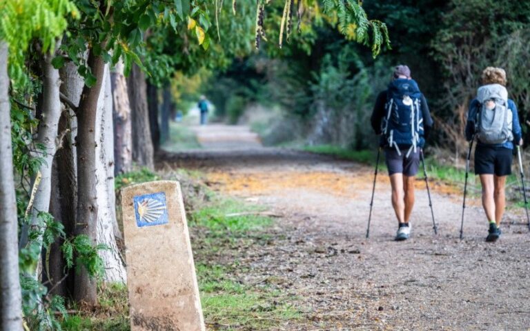 Santiago De Compostela Sem tempo para os Caminhos de Santiago? Esta rota demora menos de uma semana