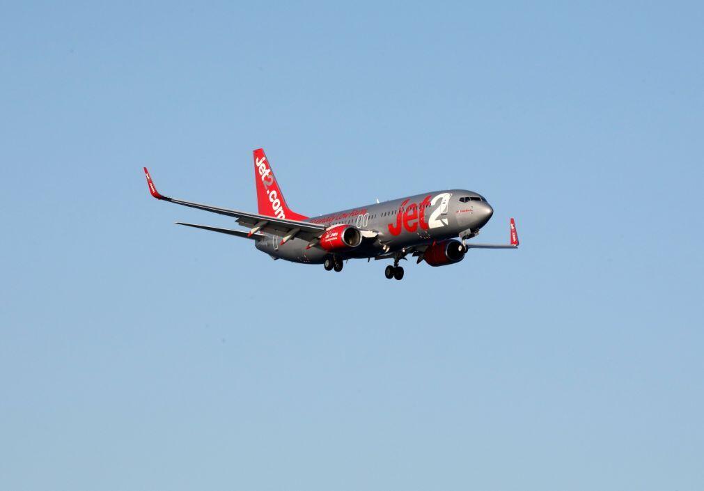 Avião da Jet2.com declara emergência e aterra em segurança em Faro