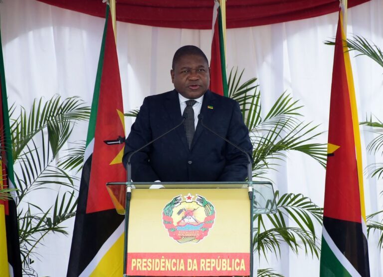 Antigos PR em Moçambique com casa, pensão, salário, viagens de férias e carros