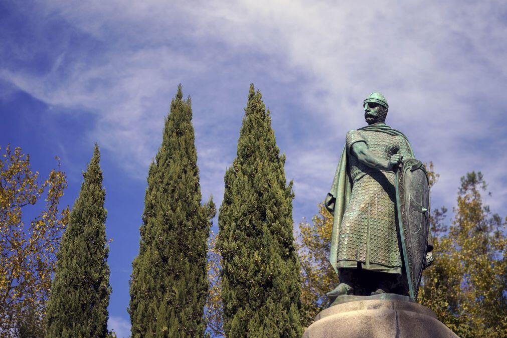 Recolocada espada na estátua de D. Afonso Henriques em Guimarães