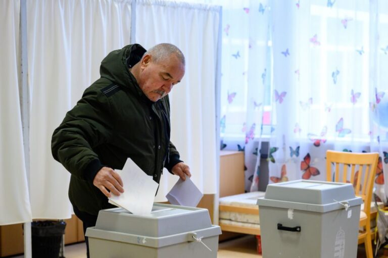 Hungria/Eleições: Sondagens dão vitória à oposição mas sistema eleitoral cria entraves
