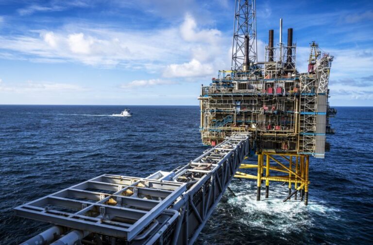 Exportações de petróleo da Noruega atingem recorde em março devido à guerra no Irão