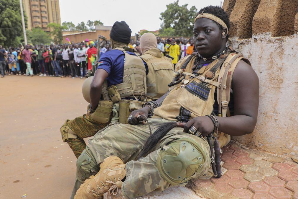 Exército e extremistas no Burkina Faso cometem crimes contra a humanidade – estudo