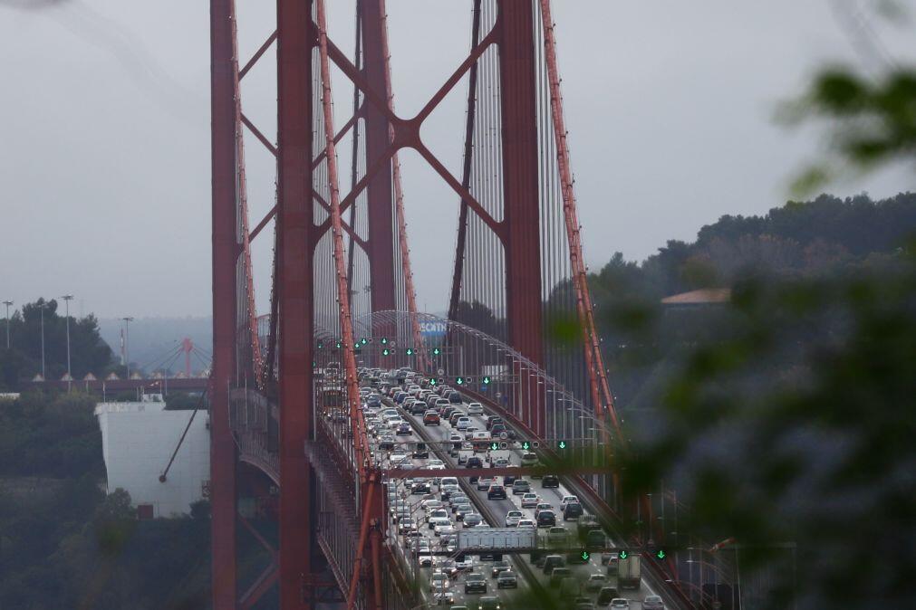 Trânsito restabelecido no sentido sul-norte na ponte 25 de Abril após acidente