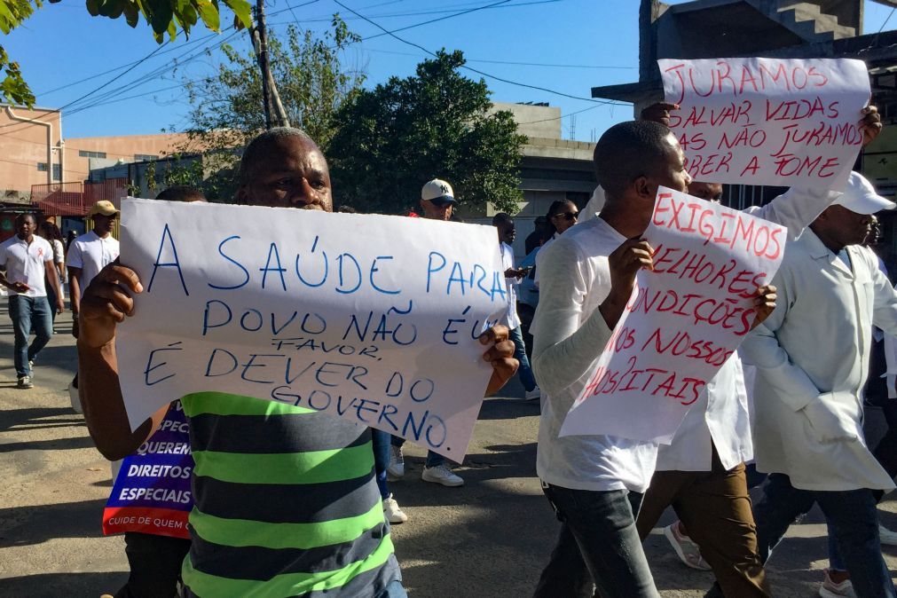 Profissionais de saúde moçambicanos mantêm greve e exigem propostas com prazos