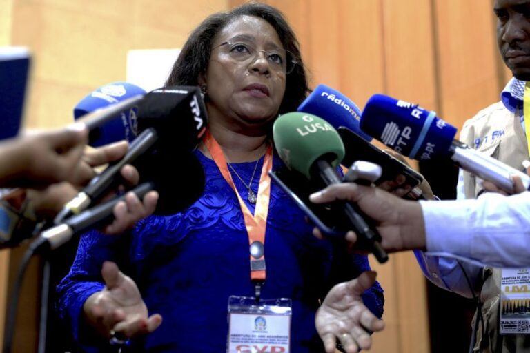 Papa/Angola: Governo pede atitude 