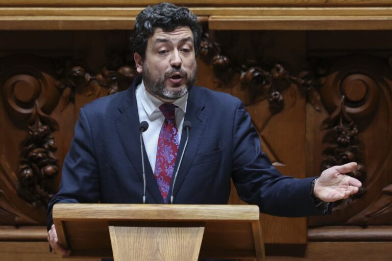 PS propõe alteração à lei para garantir que doações recebidas pelos partidos são públicas