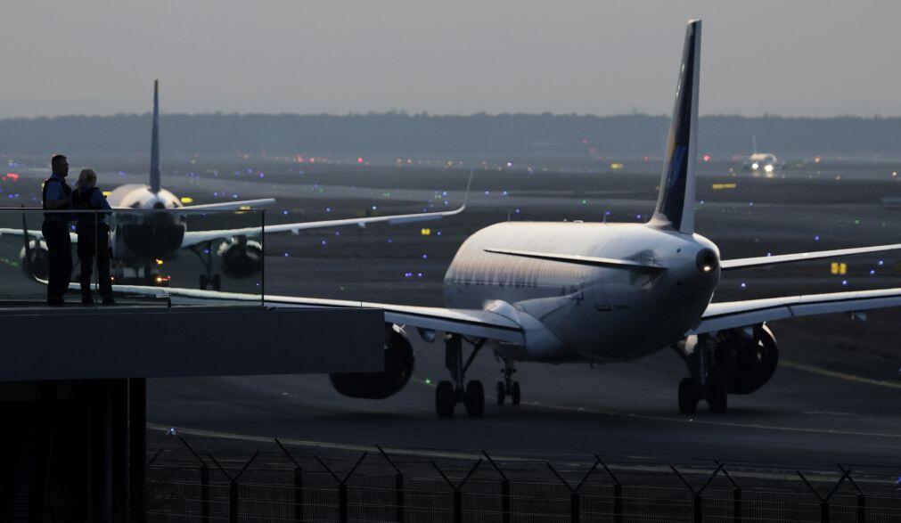 Comissão Europeia prepara-se para eventuais falhas de combustível para aviação na UE