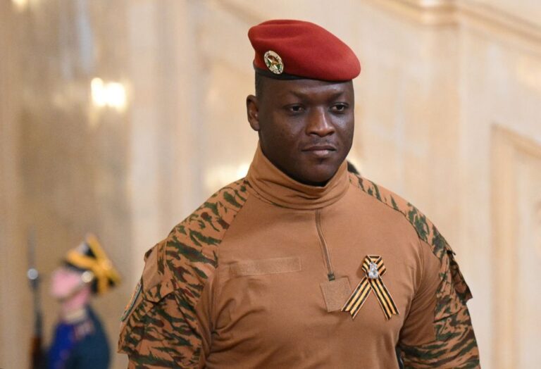 Líder da junta militar diz que povo do Burkina Faso deve 