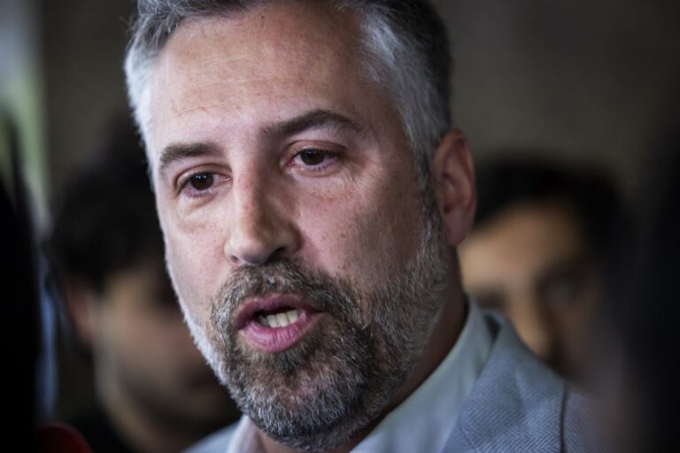 Pedro Nuno afirma ter mais respeito por Carneiro do que por taticistas que esperam para  liderar PS
