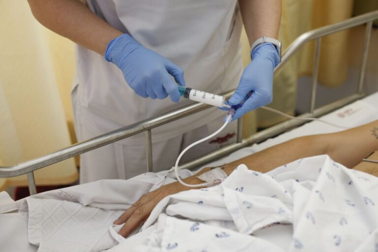 Número de pessoas internadas após terem alta aumenta 19% e ultrapassa as 2.800