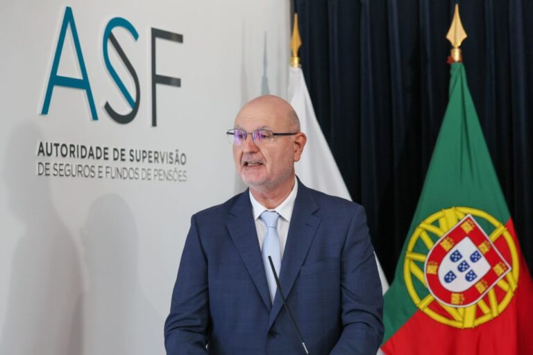 Risco de sustentabilidade das pensões dever ser partilhado com o privado - ASF