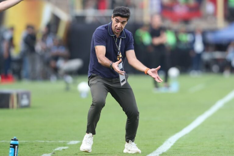 Treinador Abel Ferreira suspenso por oito jogos por desrespeitar árbitros no Brasil