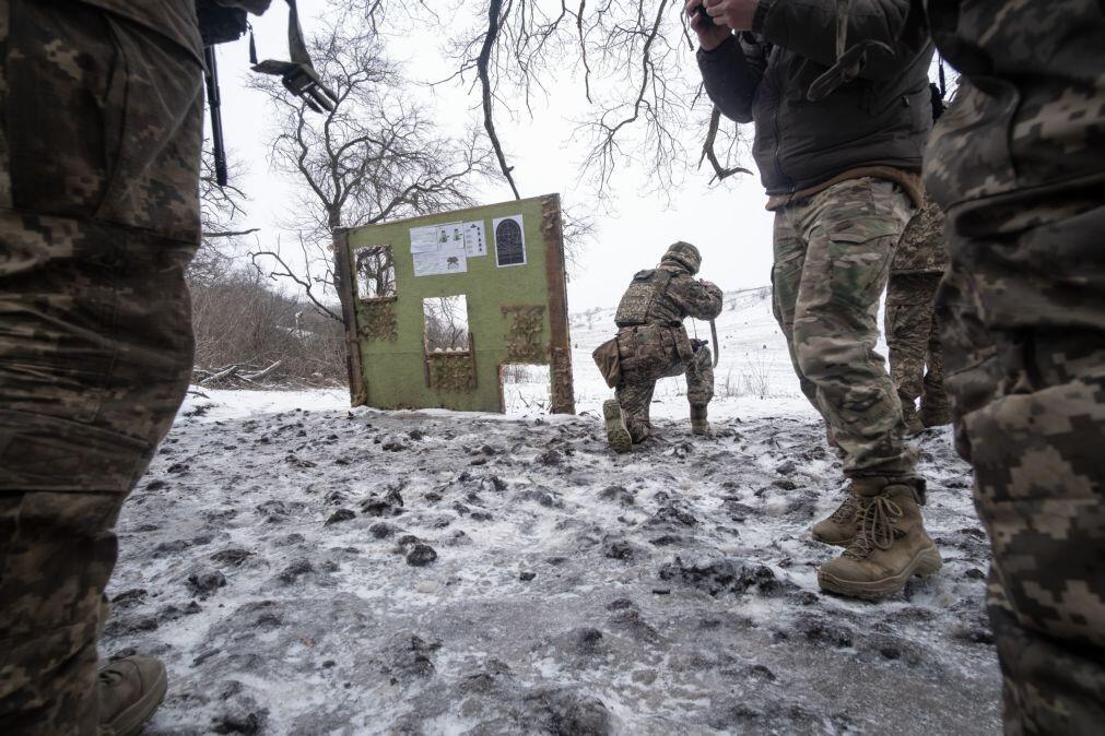 Exército de Kiev vai rodar tropas a cada dois meses