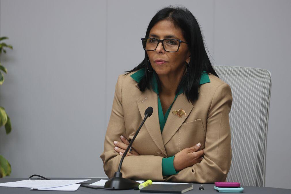 Presidente interina da Venezuela anuncia “aumento responsável” dos salários