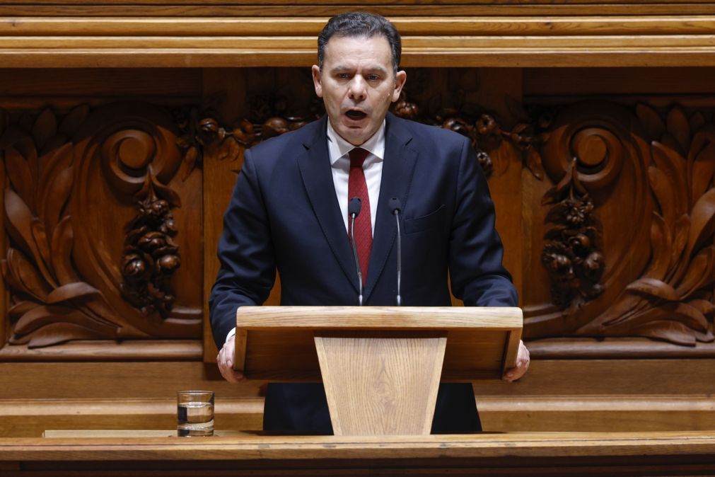 Montenegro no parlamento com debate sobre leis laborais, inflação e jornalistas